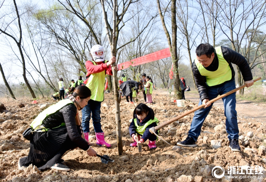 雷軍早上不到7點(diǎn)到達(dá)小米汽車工廠：問網(wǎng)友“要不要再瞇會”