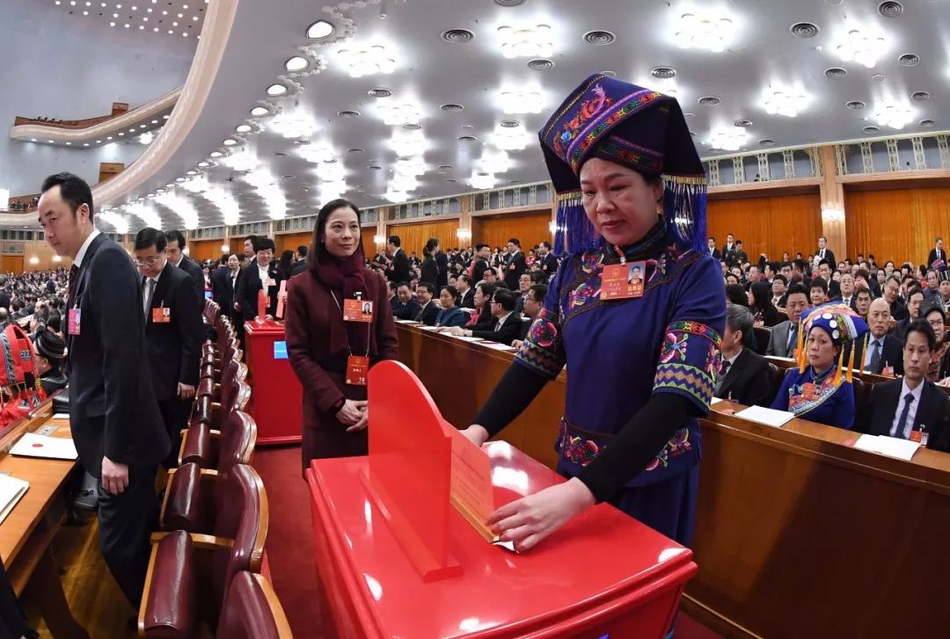 詹眉、拉塞爾、雷迪克、佩林卡均觀戰(zhàn)南灣湖人比賽